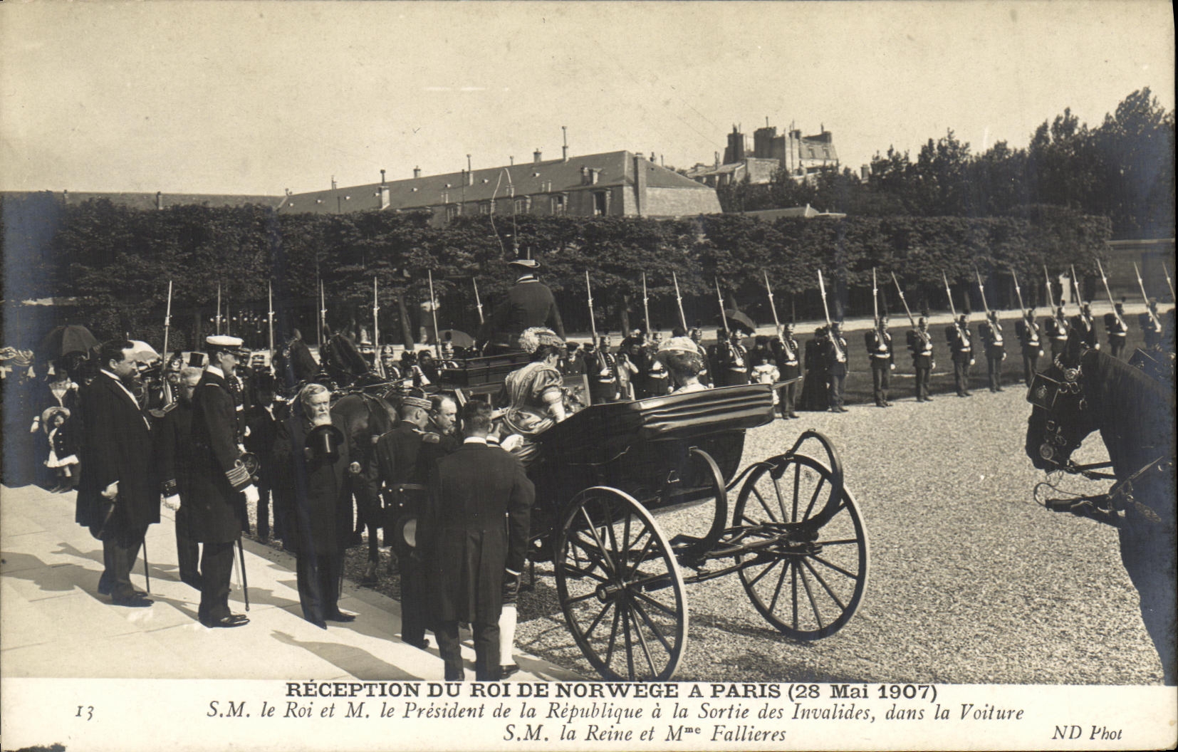 La recepcion de Paris de la POSTAL de la VENDIMIA de rey De Norvege tiene salida de Paris el Invalids