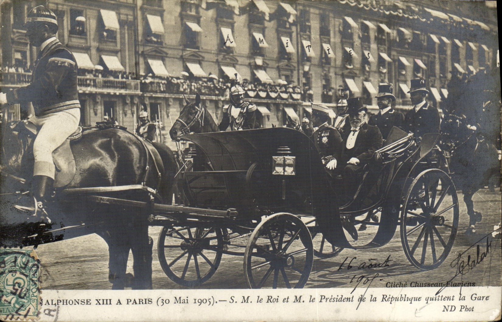 VINTAGE POSTCARD the Sovereigns D Italy has Paris SM the king and the Presidents of the Republic leave Train station