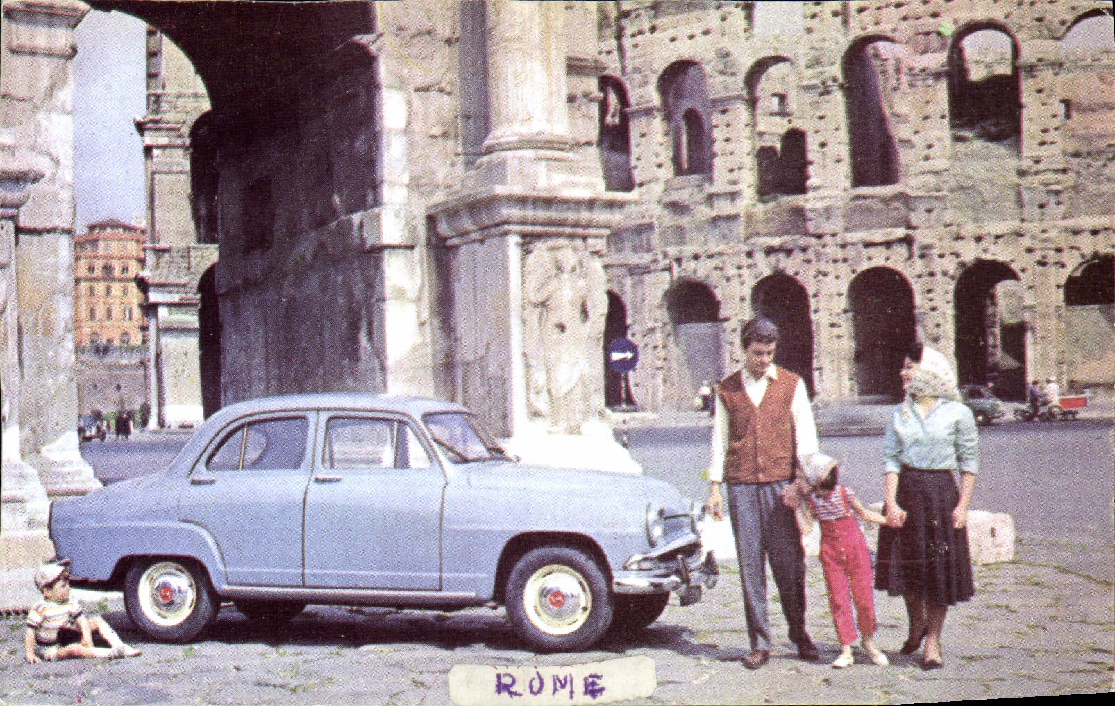 POSTAL MODERNA el automovil tiene Roma tiene