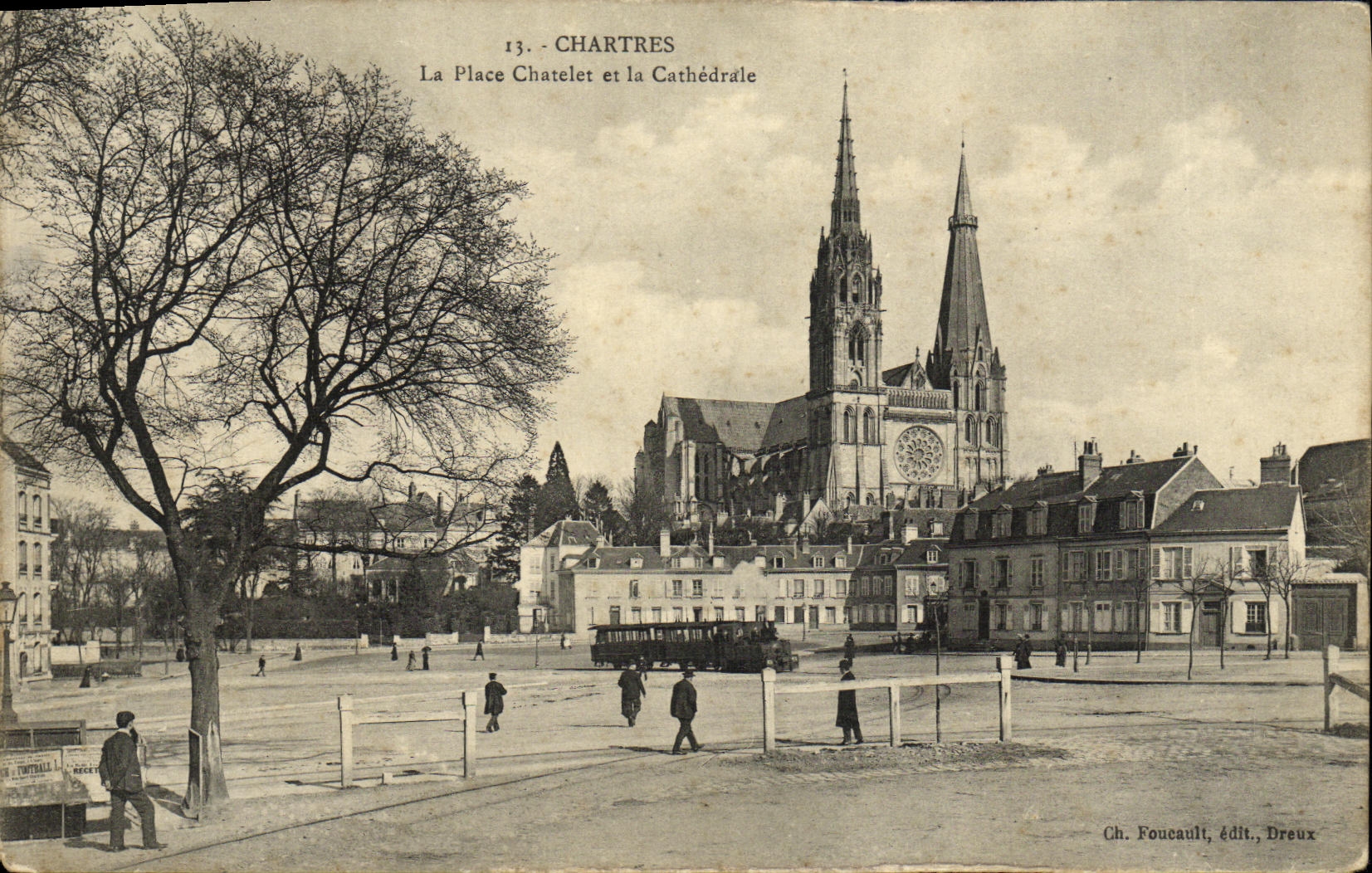 CPA Chartres La place Chatelet et la cathedrale Train