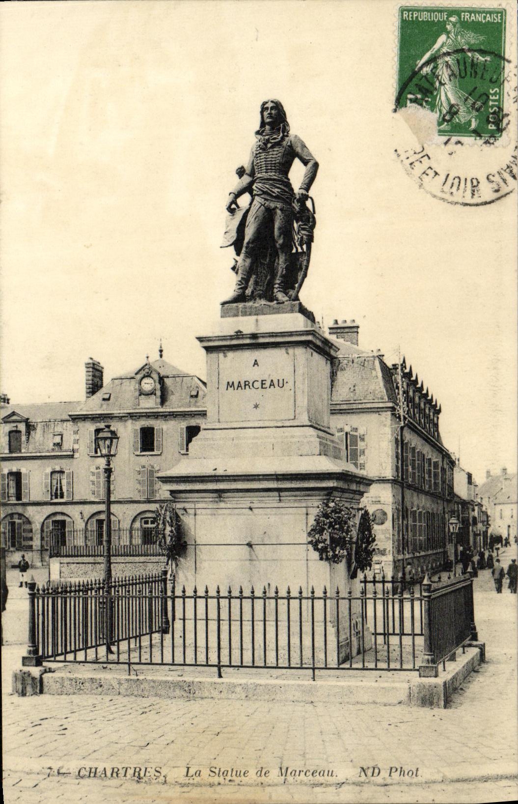 CPA Chartres La statue de Marceau