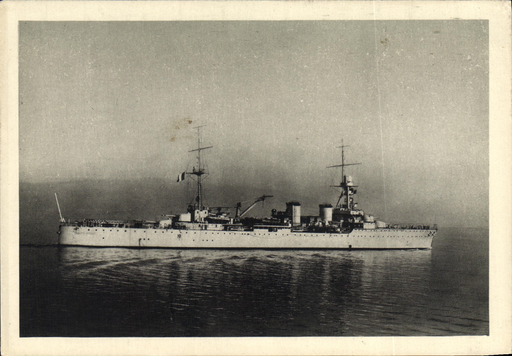 VINTAGE POSTCARD Boat La Motte picquet Cruiser of 8000 tons