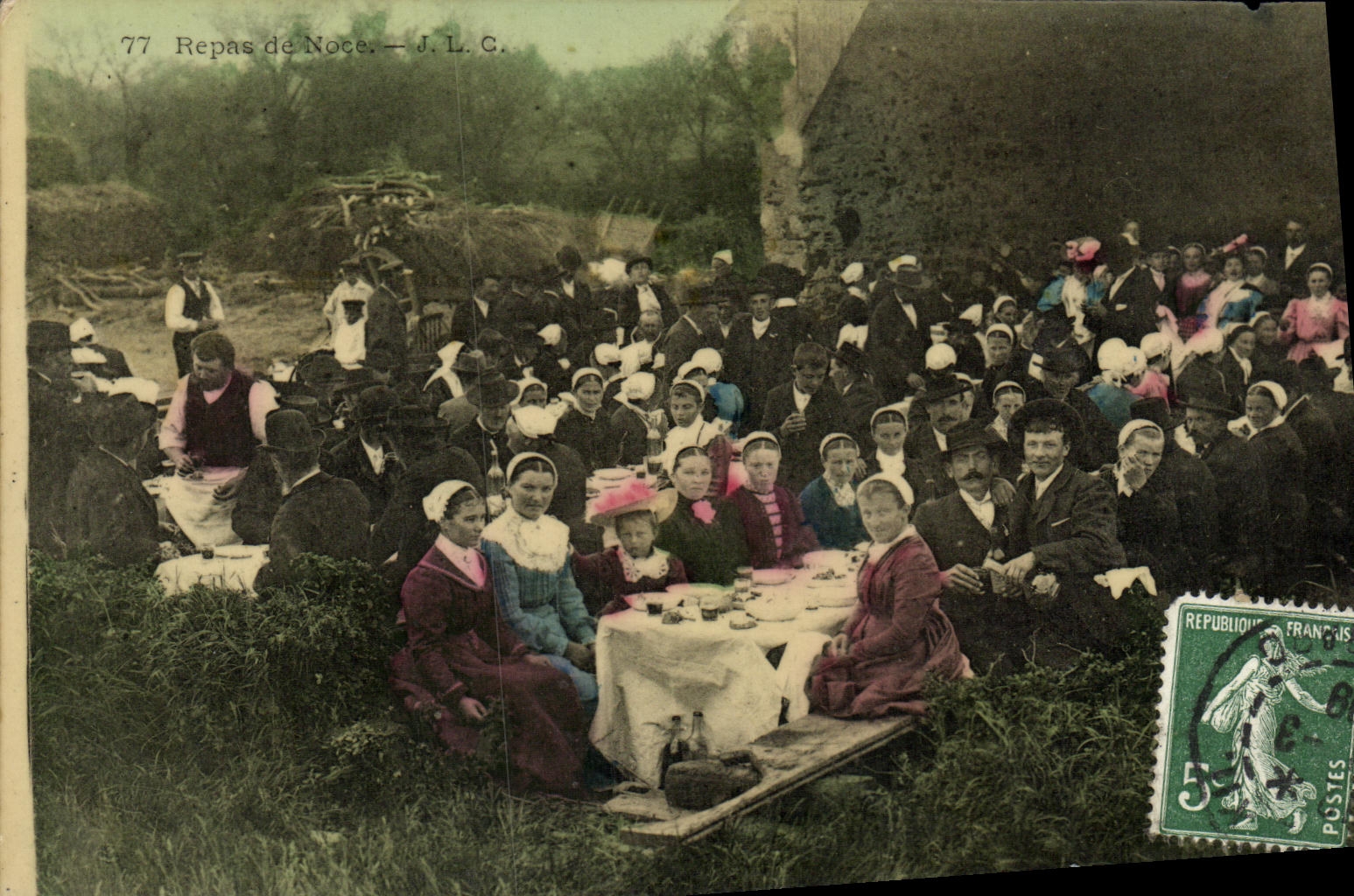 CPA Fantaisie Femmes Repas de Noel Folklore 