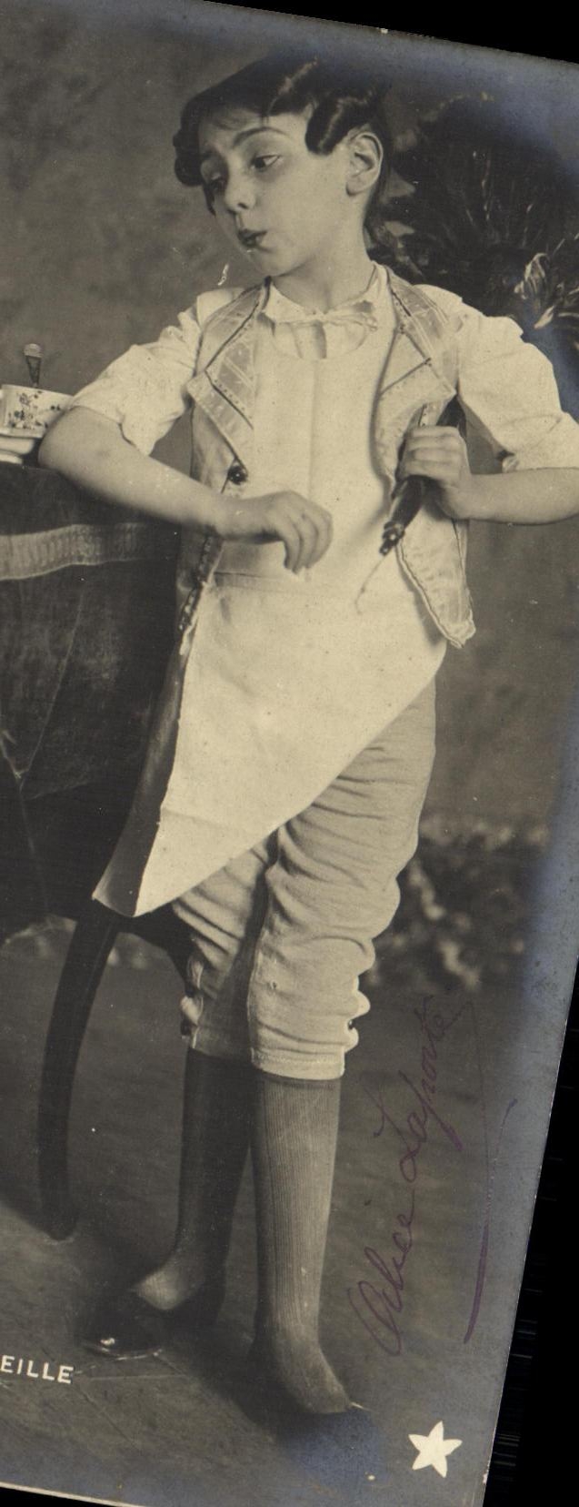 VINTAGE POSTCARD does Fantaisie Child a new bottle Ca owe erte good?