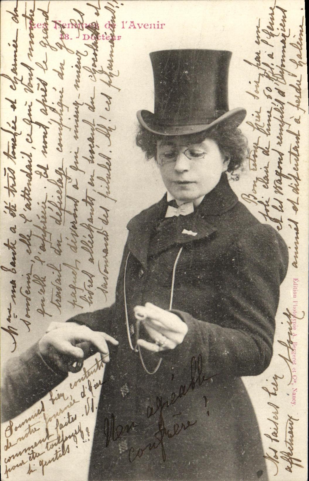 CPA Fantaisie Femme Les femmes de l avenir docteur