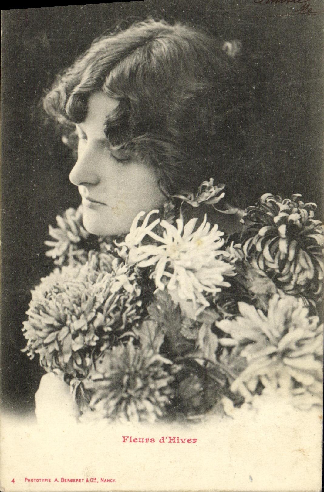 CPA Fantaisie Femme Fleurs d hiver