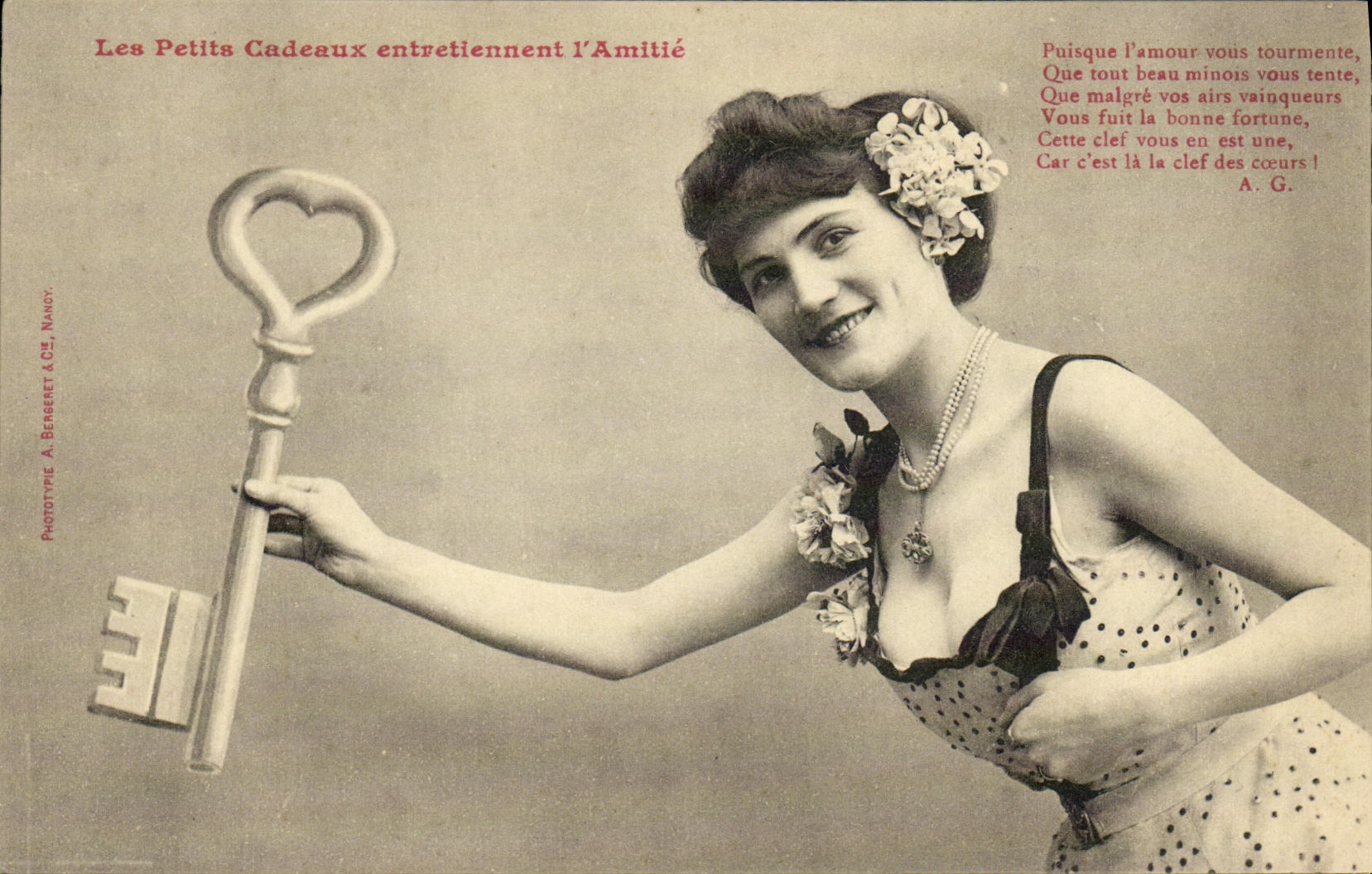 CPA Fantaisie Femme Les petits cadeaux entretiennent l amitie Cle