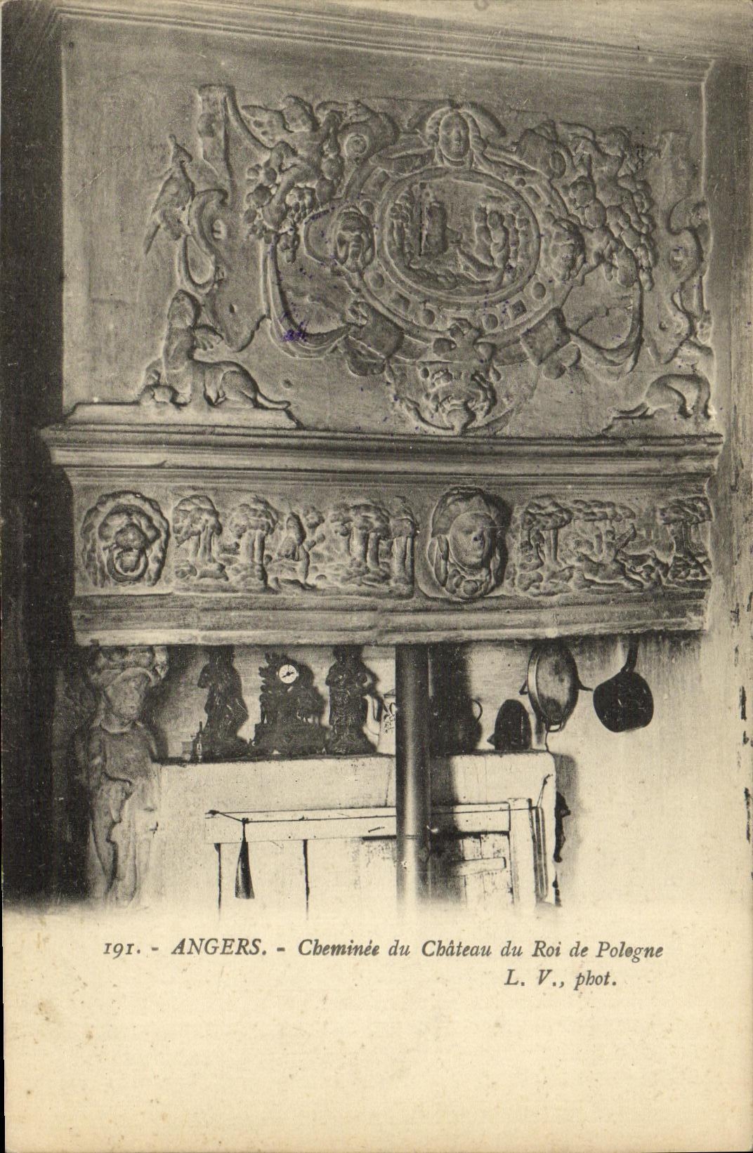 La POSTAL de la VENDIMIA encoleriza la chimenea del castillo de rey de Pologne