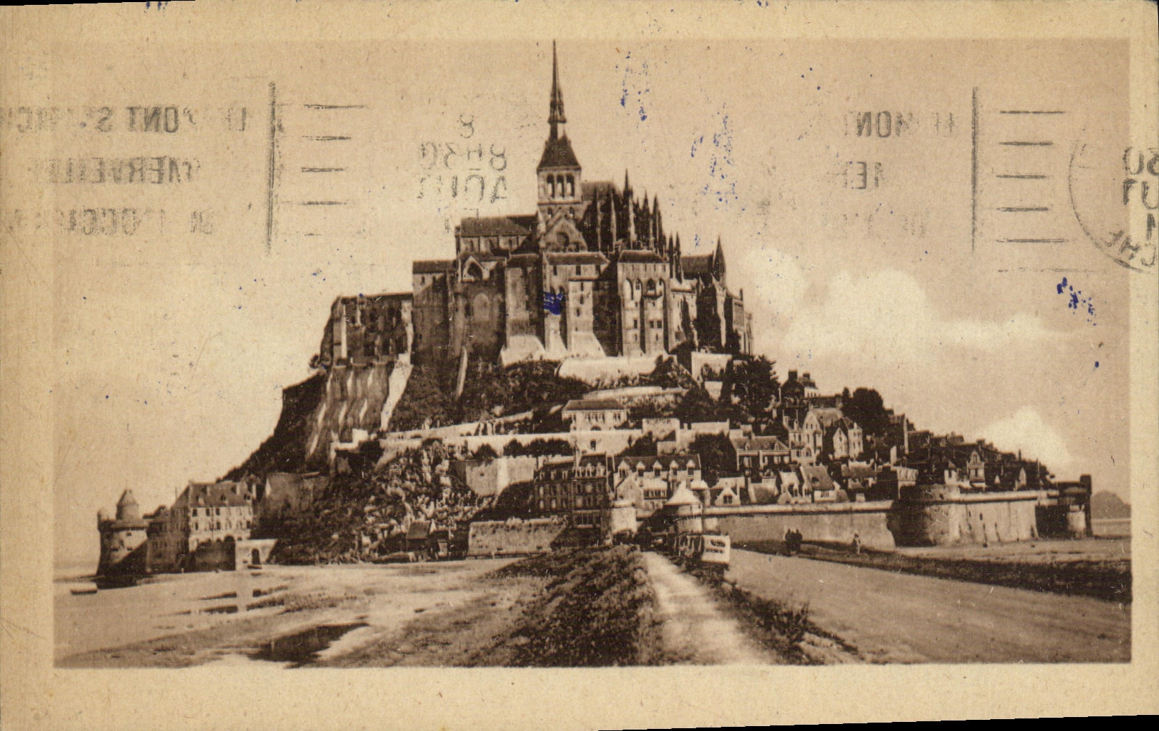 CPA Mont Saint Michel Vue generale prise de la digue