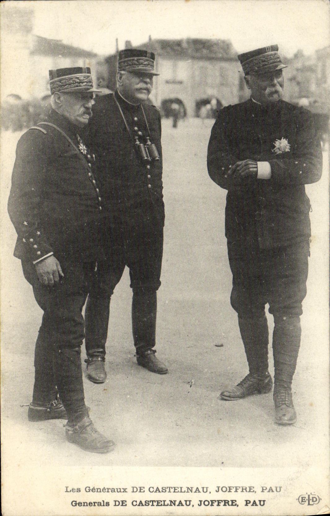 CPA Les generaux de Castelnau Joffre Pau Militaria