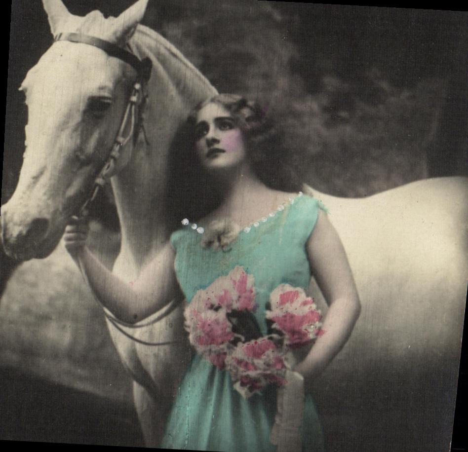 CPA Fantaisie Femme Cheval