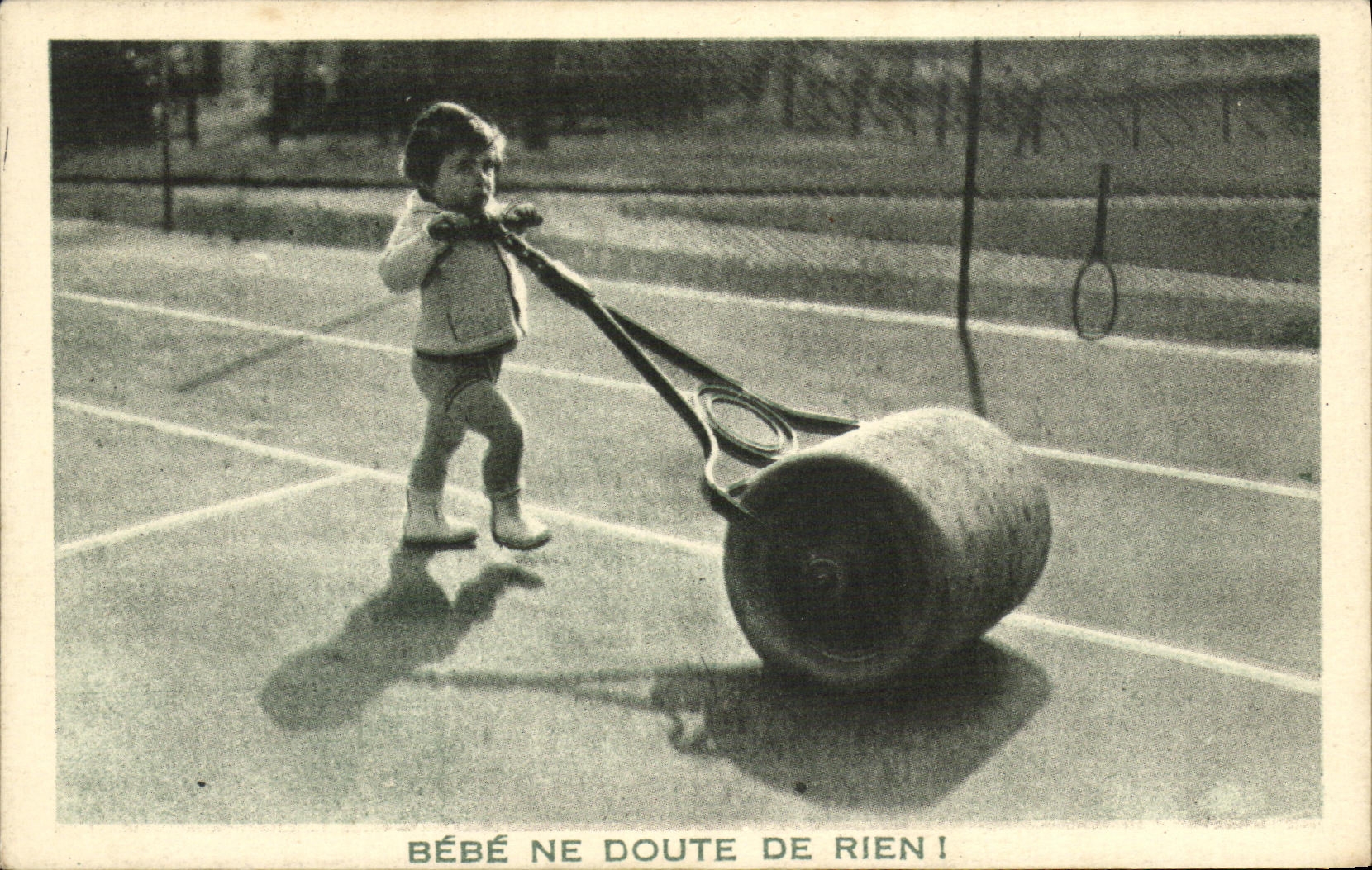 VINTAGE POSTCARD Fantaisie Child Baby does not doubt nothing Tennis