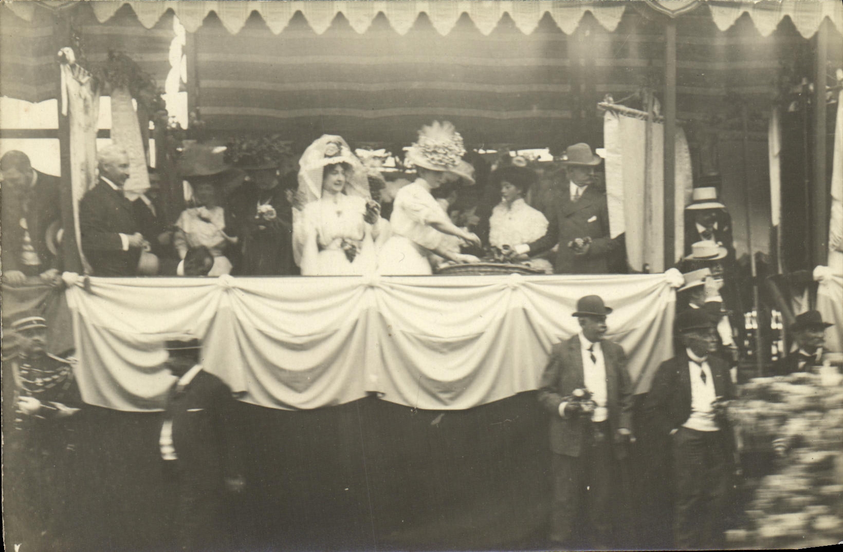 CARTE PHOTO Fantaisie Femmes Remise de trophee