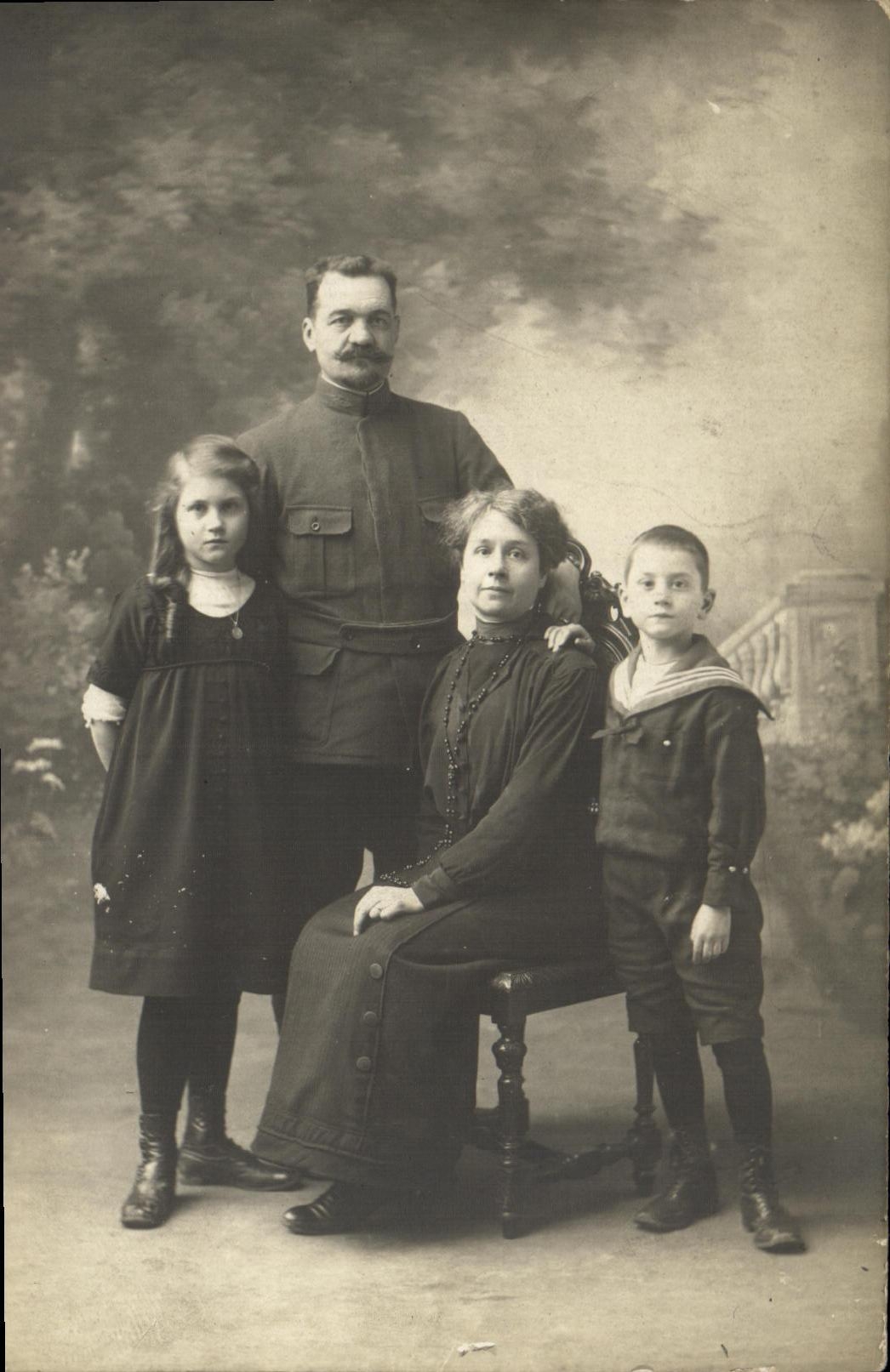 CARTE PHOTO Fantaisie FAmille Soldat