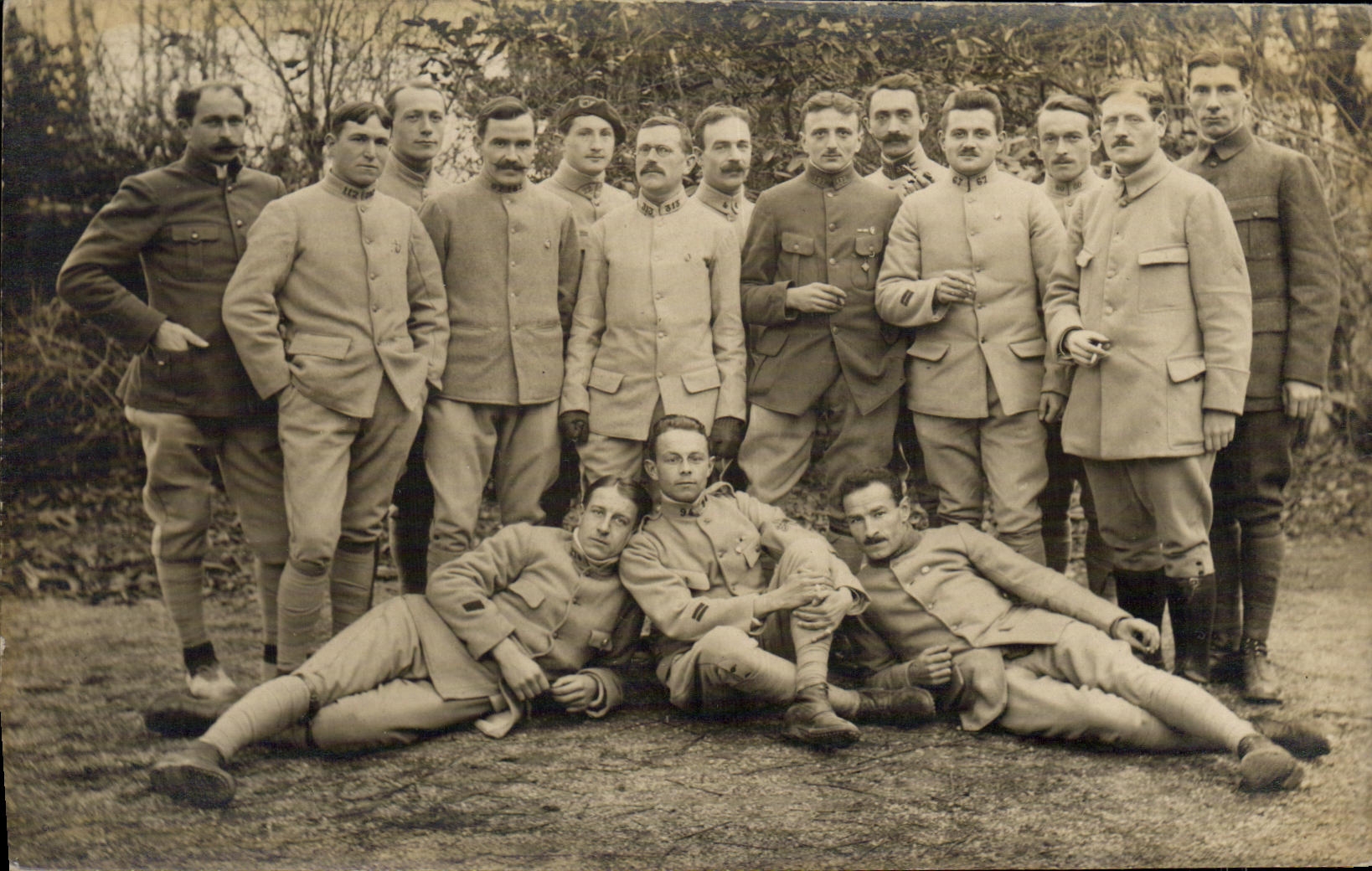 CARTE PHOTO Militaria Soldats 22 novembre 1918 sur les cols numero 112 67 94 313