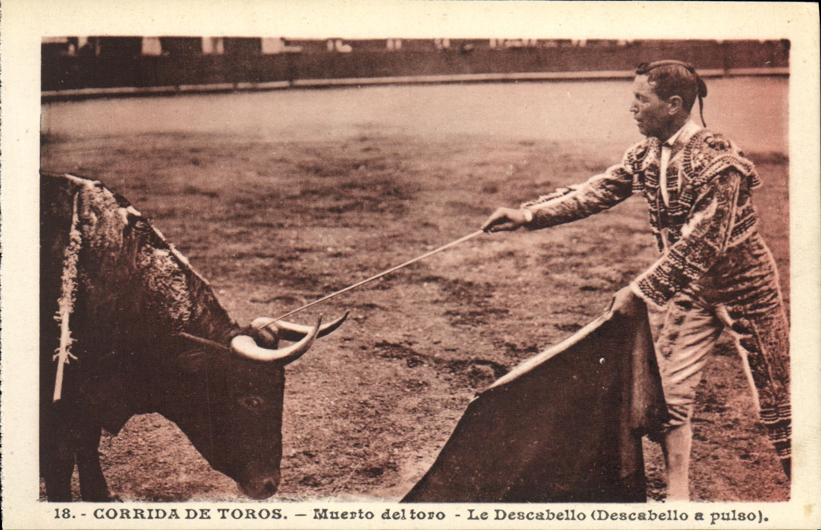 Deltoro de Toro Bull Murto de la corrida de Espana del deporte de la POSTAL de la VENDIMIA el descabello