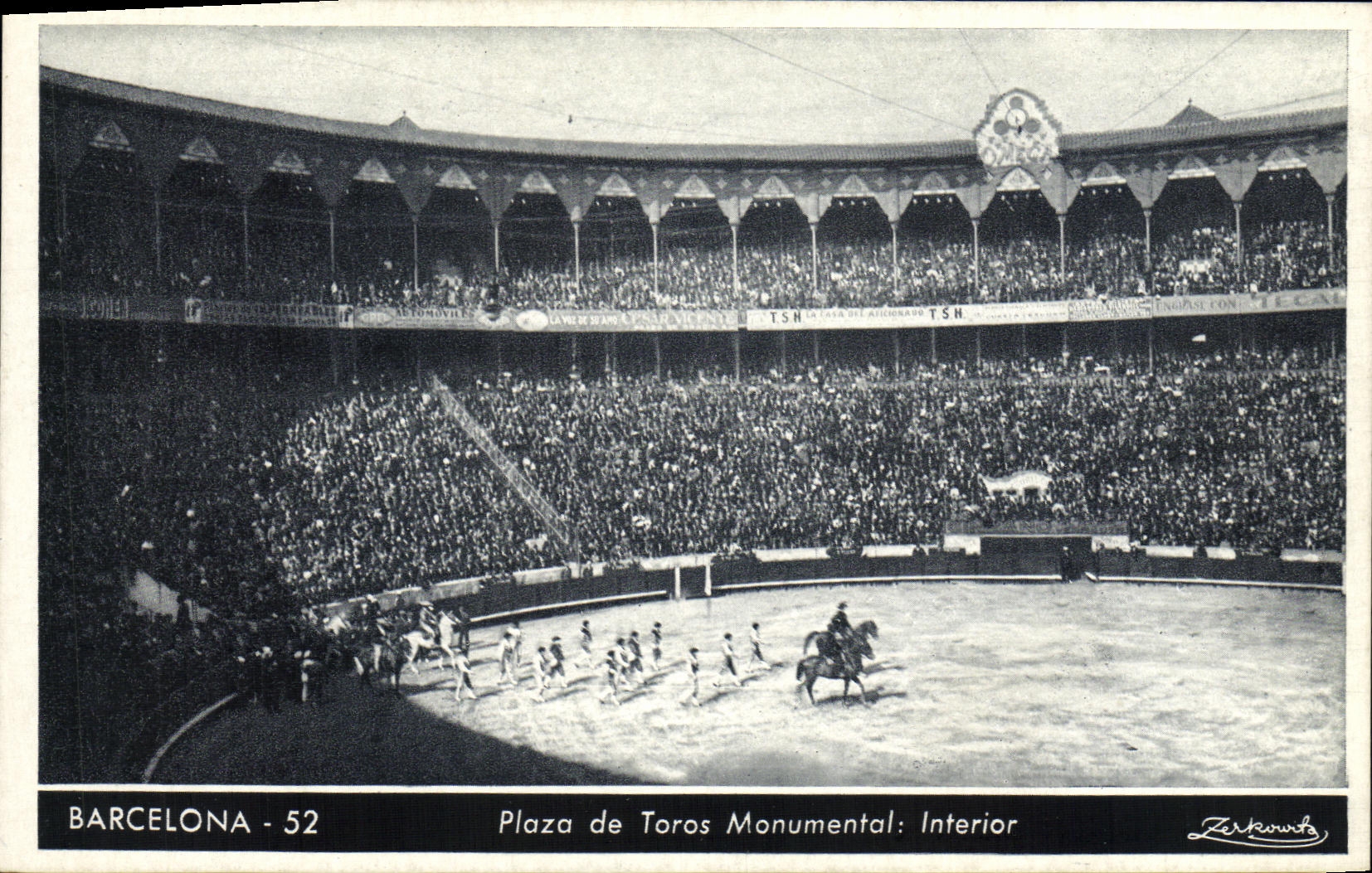 Interior de Toro Bull Barcdelona Plaza de Toros Monumental de la corrida de Espana del deporte de la POSTAL de la VENDIMIA