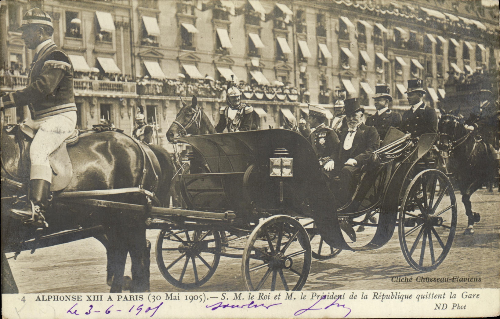 CPA Visite de SM Alphonse XIII a Paris SM le roi et le President de la Republique quittent la gare