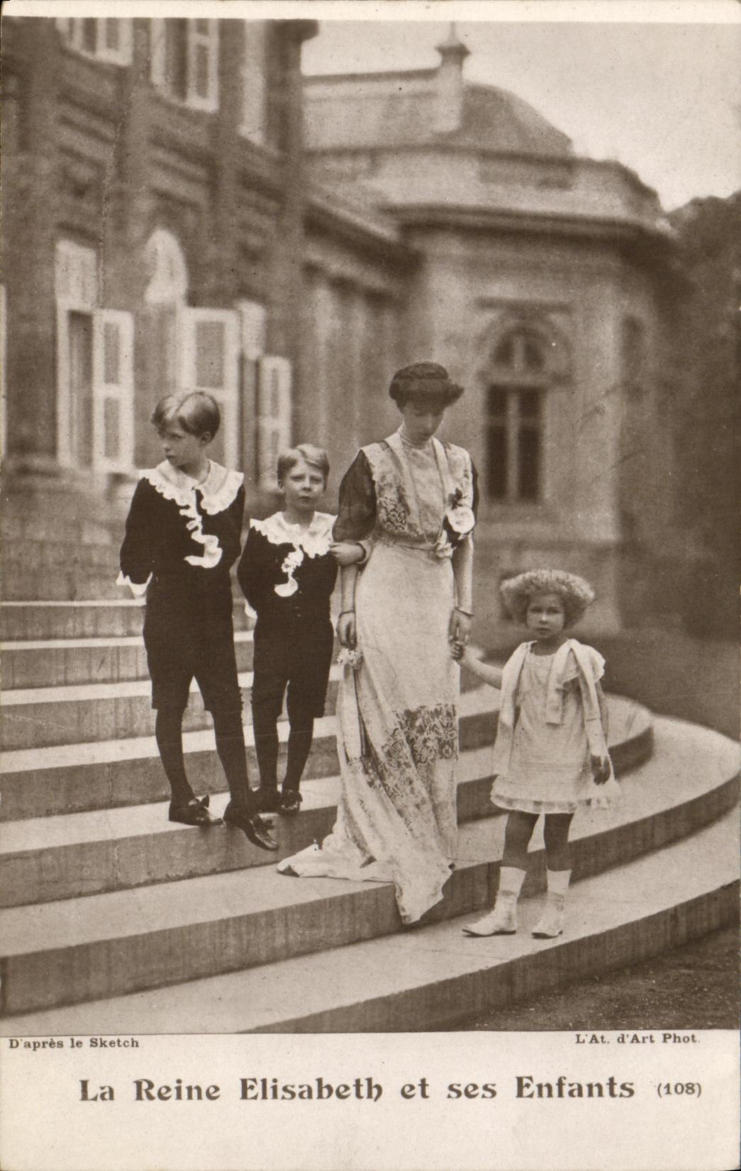 CPA La reine Elisabeth et ses enfants Belgique