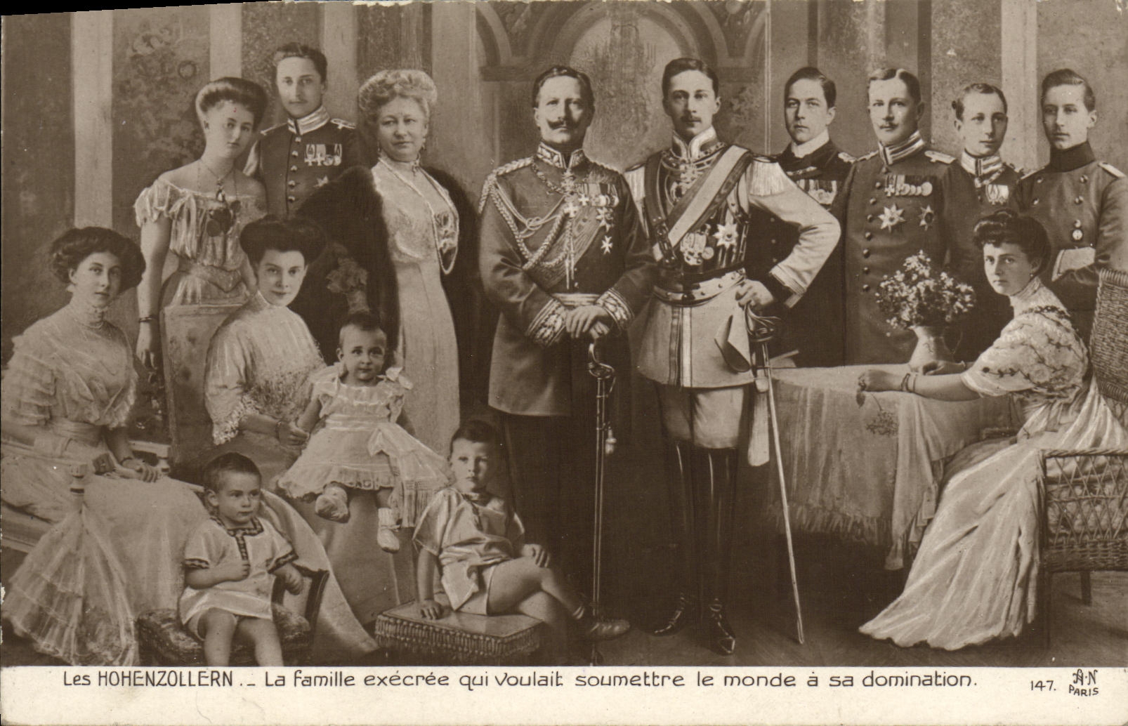 VINTAGE POSTCARD Hohenzollern German Royal family