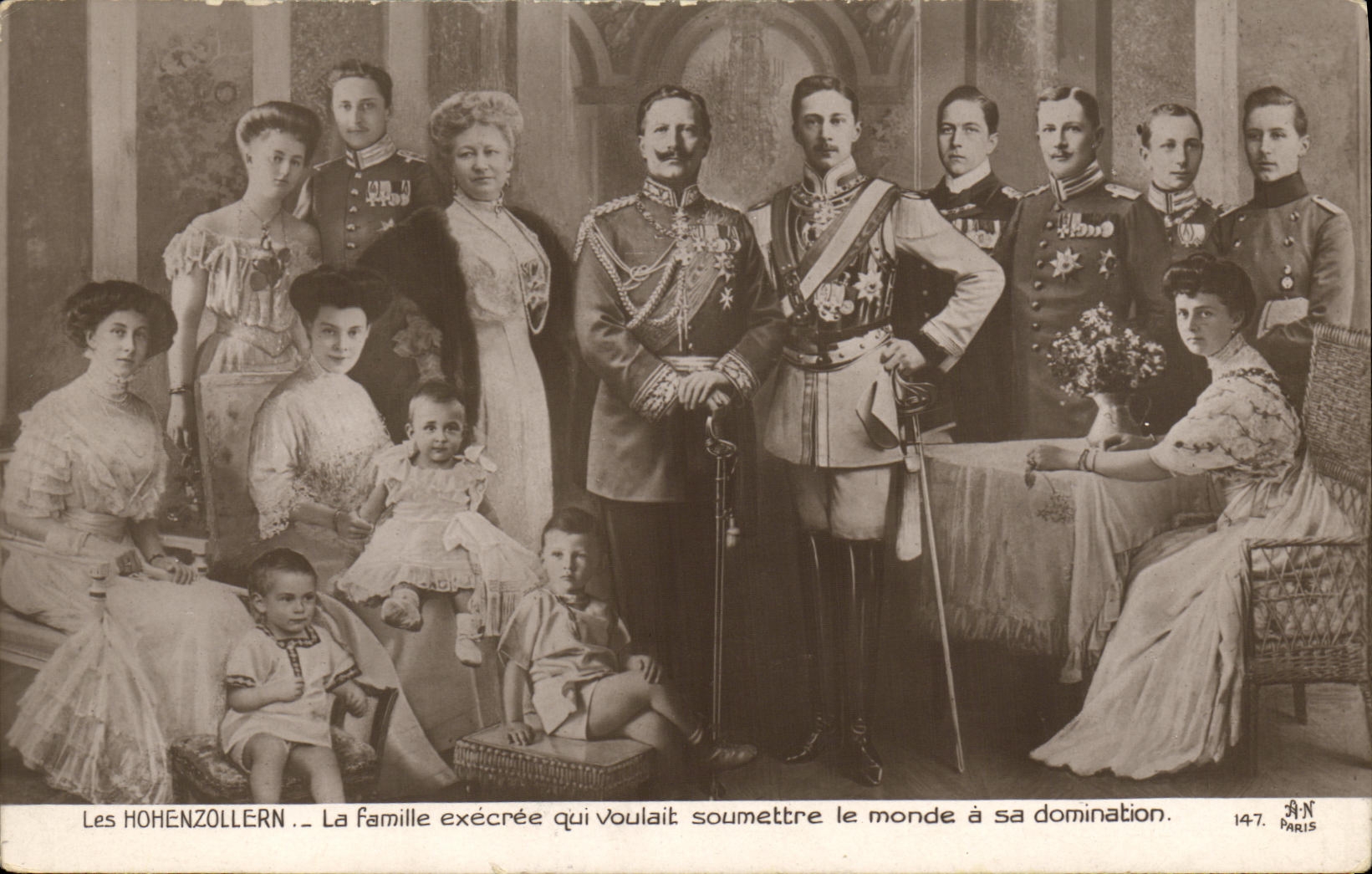 CPA Les Hohenzollern Famille royale allemande