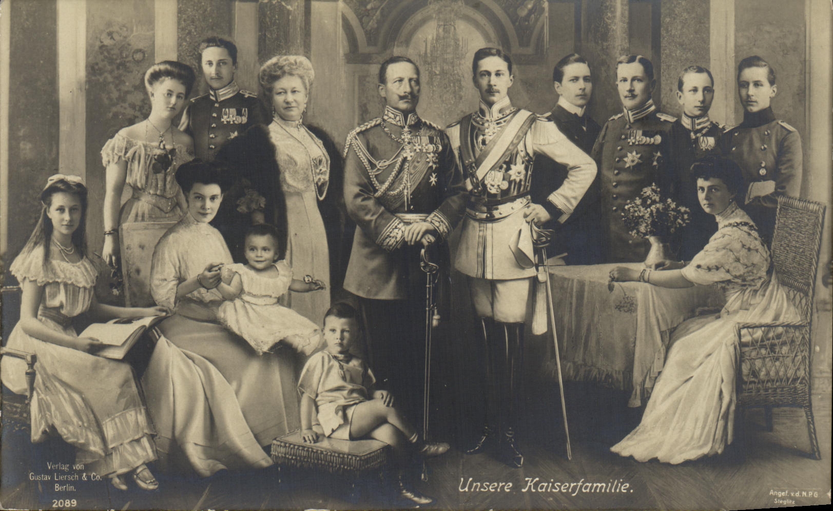 CPA Les Hohenzollern Famille royale allemande