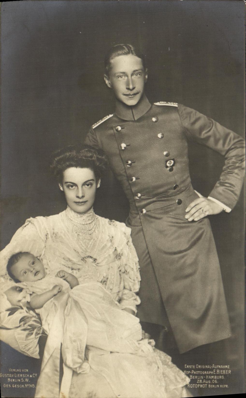 VINTAGE POSTCARD German Royal family