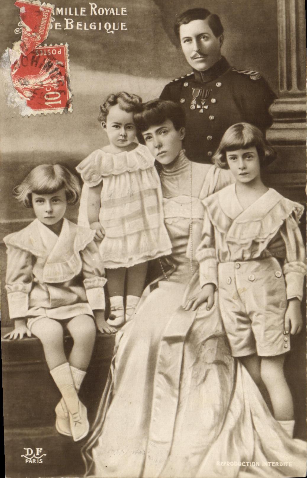 CPA Albert 1er Roi de Belgique La famille royale de Belgique 