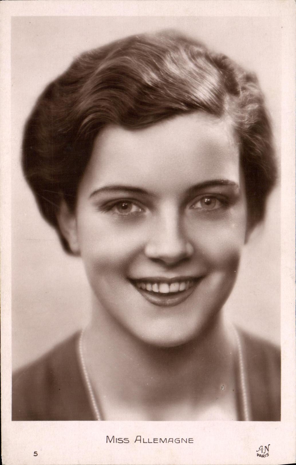 VINTAGE POSTCARD Fantasy Woman Germany Miss