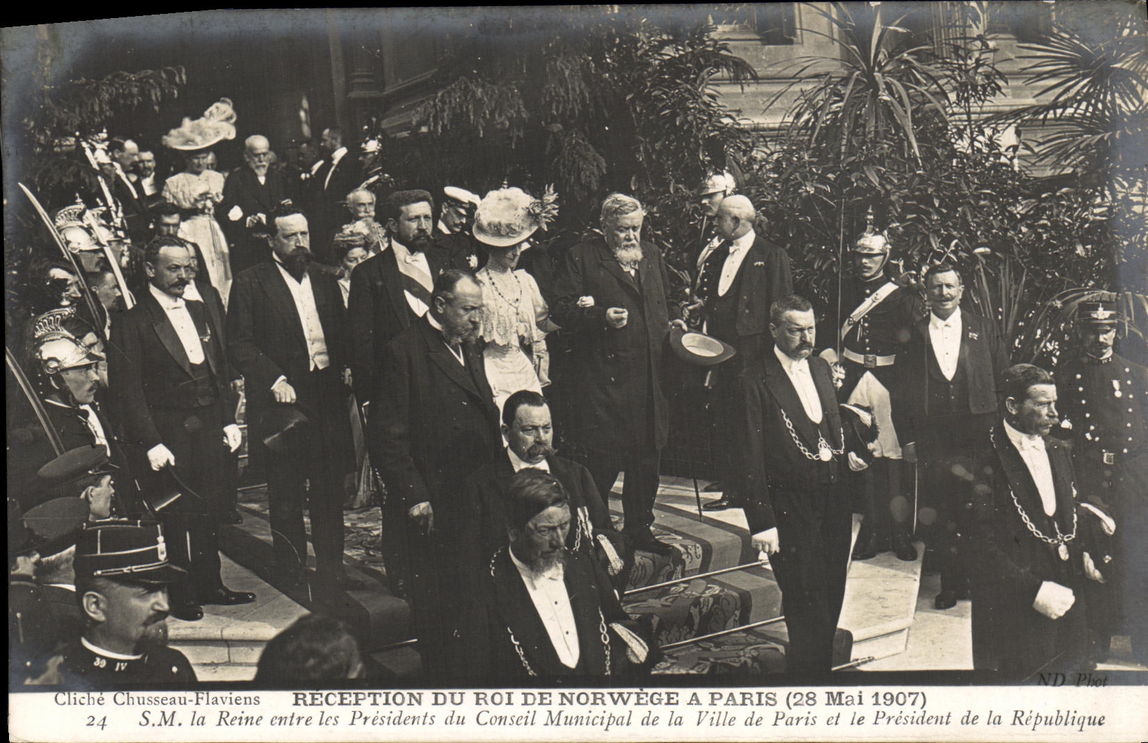 VINTAGE POSTCARD Reception of king de Norvege has Paris May 28th  1907 SM the Queen between the Presidents of the Municipal council