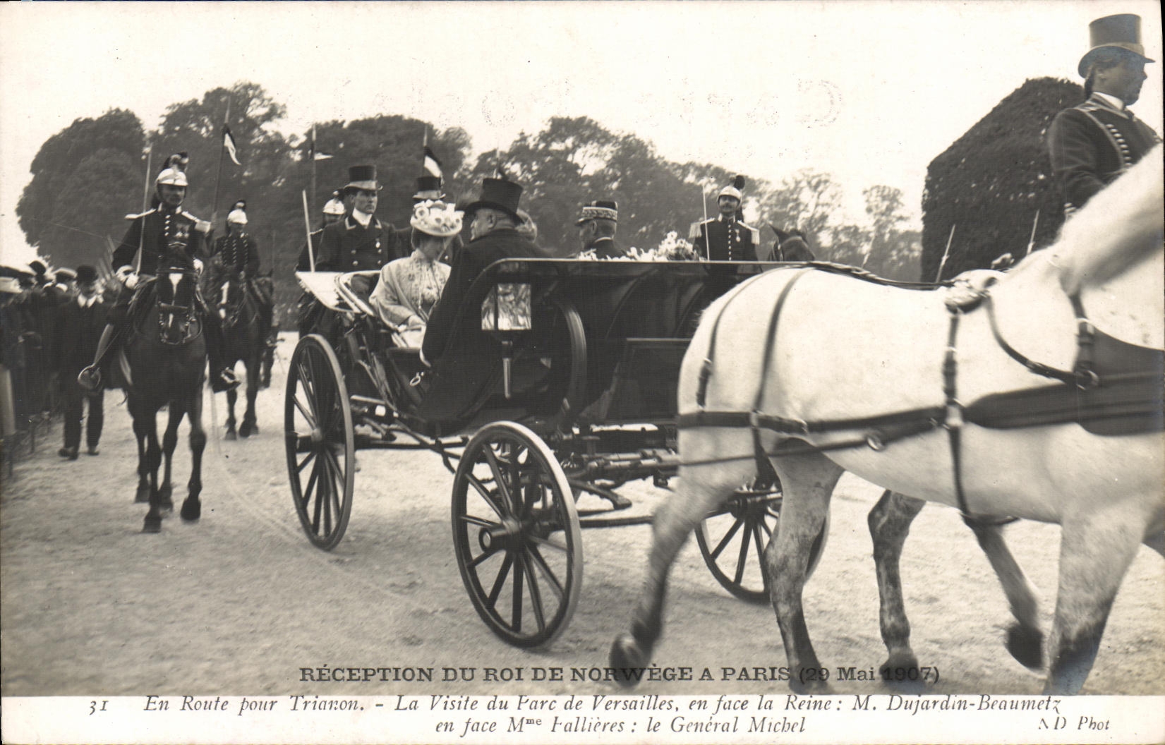 CPA Reception du roi de Norvege a Paris 28 mai 1907 En route pour Trianon Versailles 