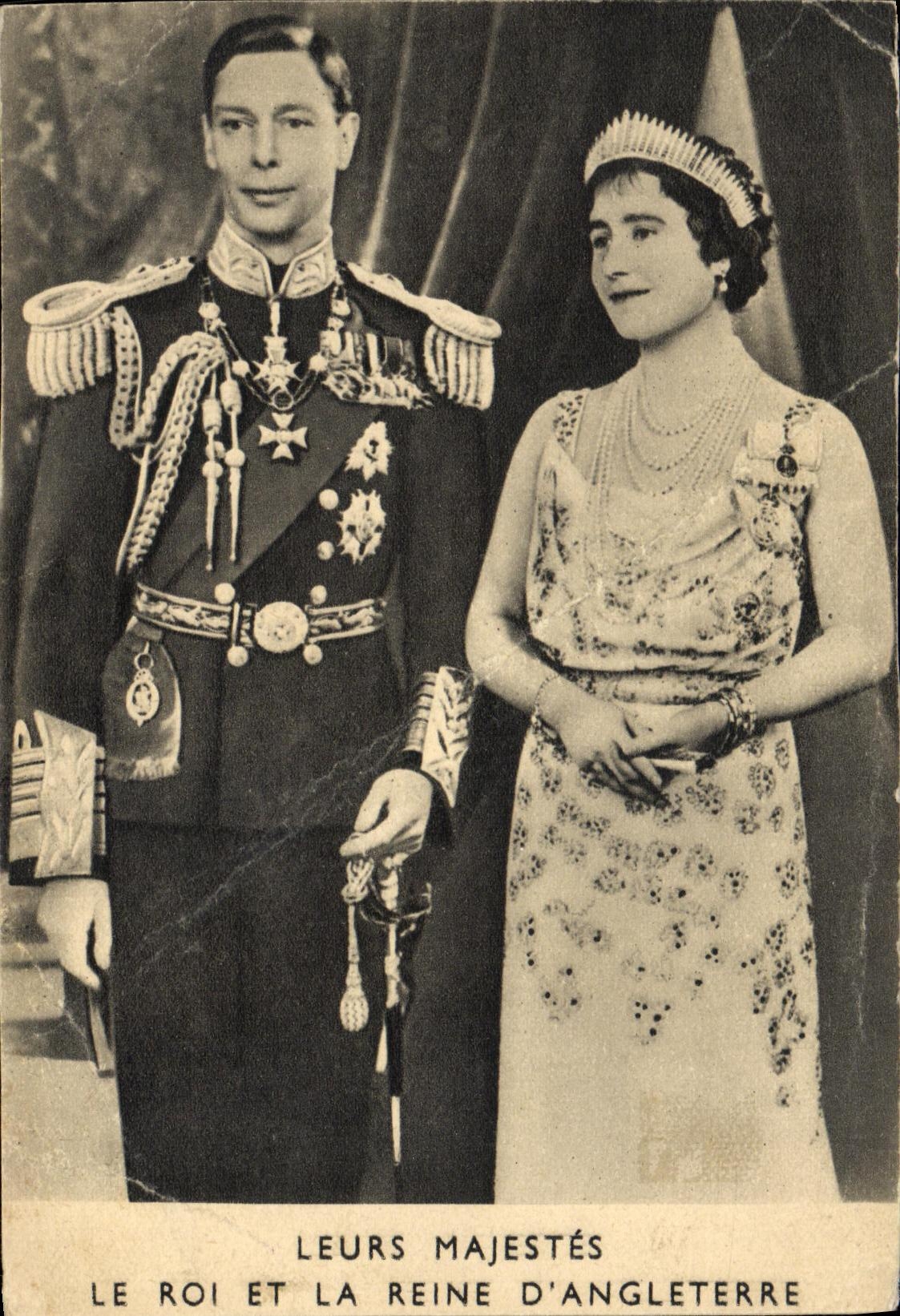 VINTAGE POSTCARD the king and the queen D England