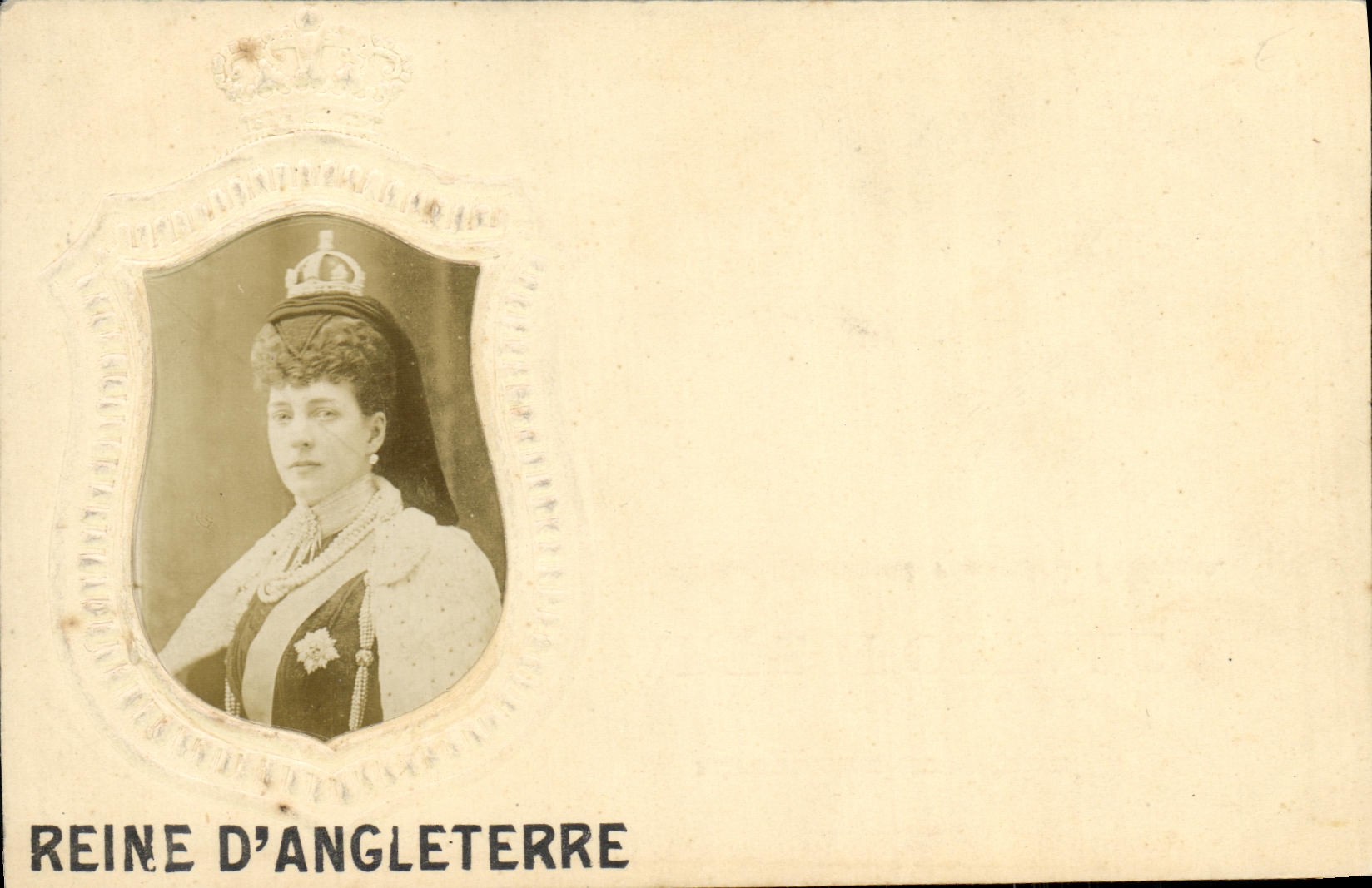 VINTAGE POSTCARD Queen D England
