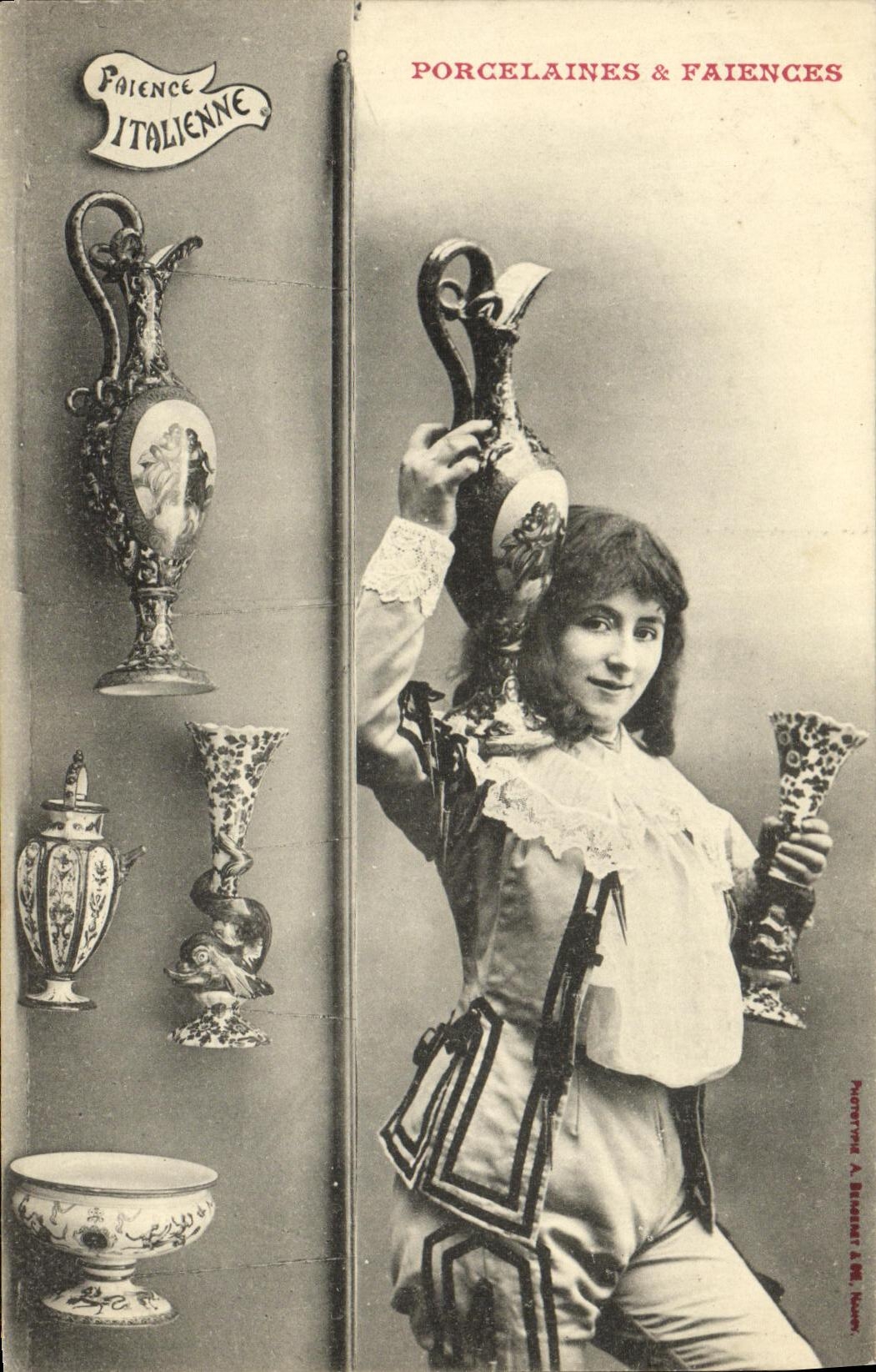 CPA Fantaisie Femme Porcelaines et faiences Faience italienne