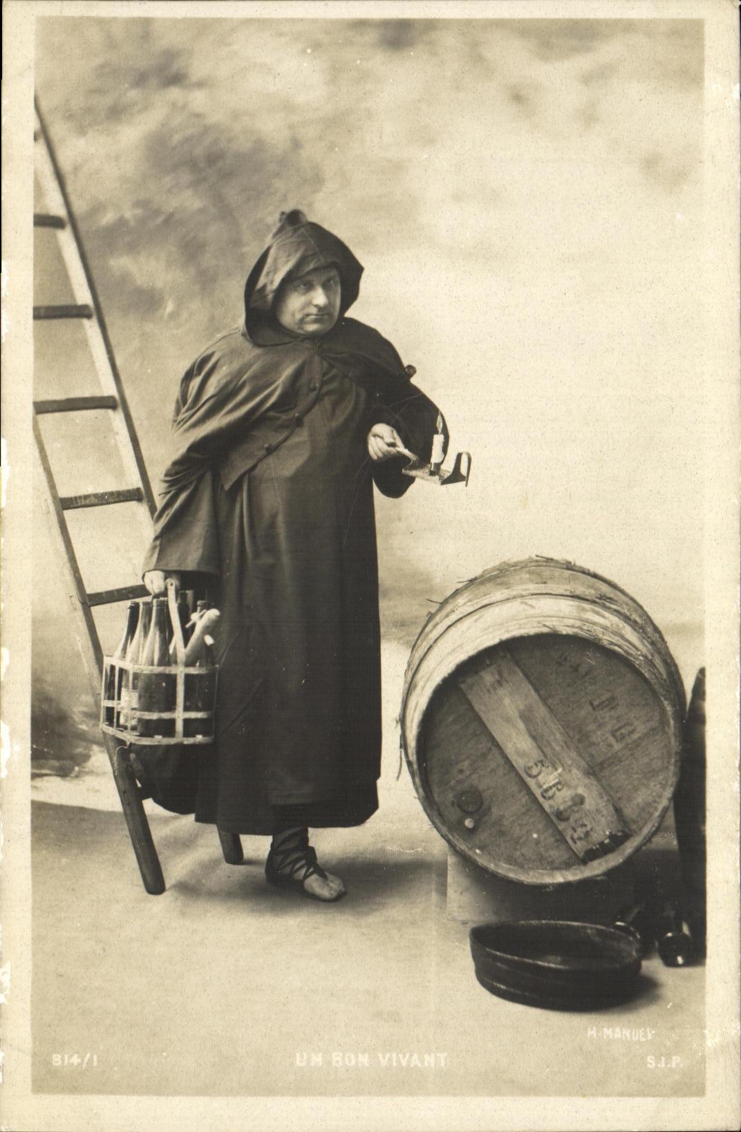 CPA Fantaisie Homme Un bon vivant Pretre Vin Alcool