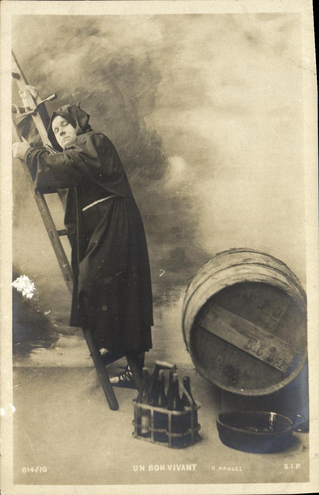 CPA Fantaisie Homme Un bon vivant Pretre Vin Alcool