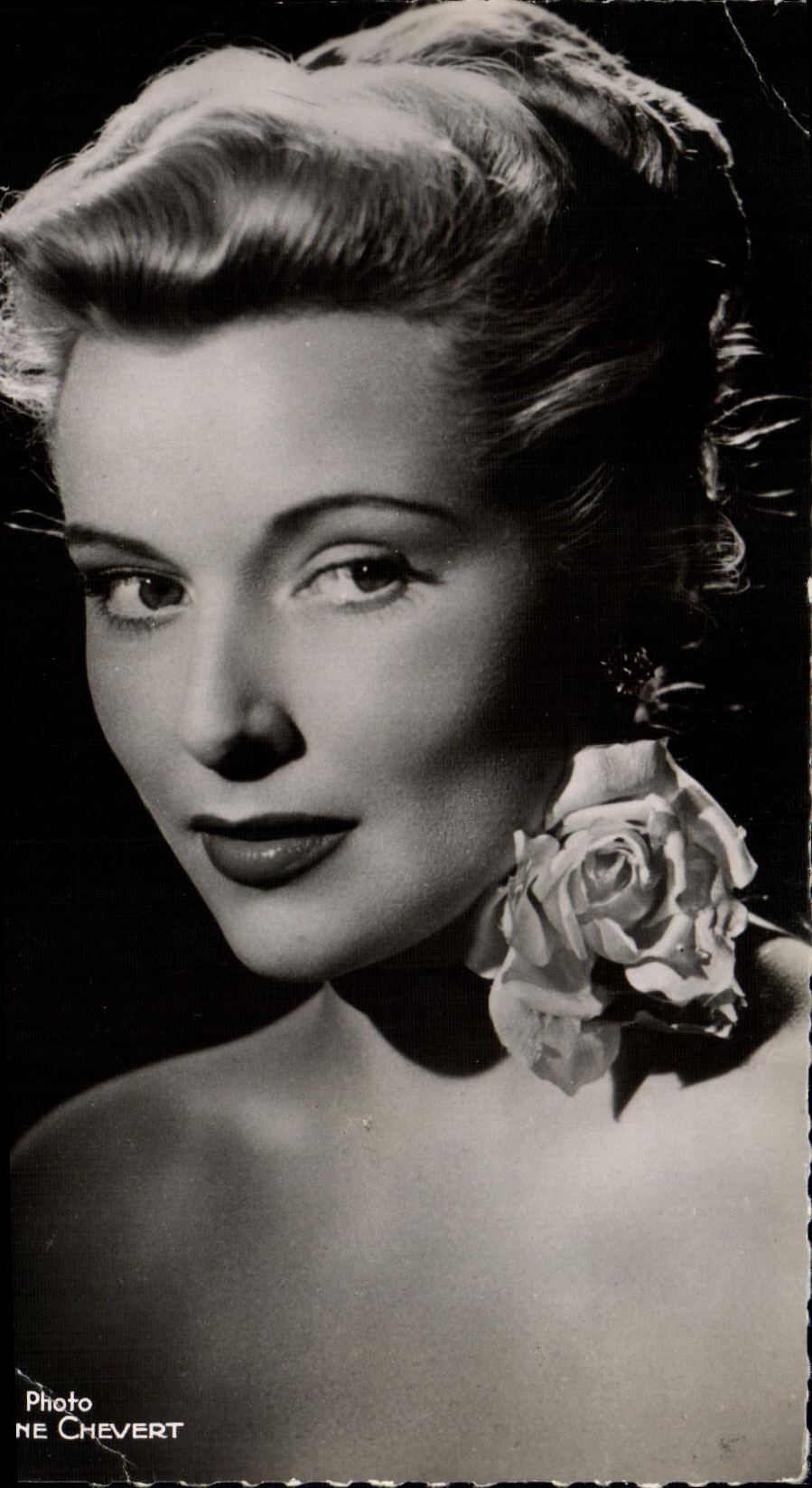 VINTAGE POSTCARD Fantasy Woman Daniele Godet