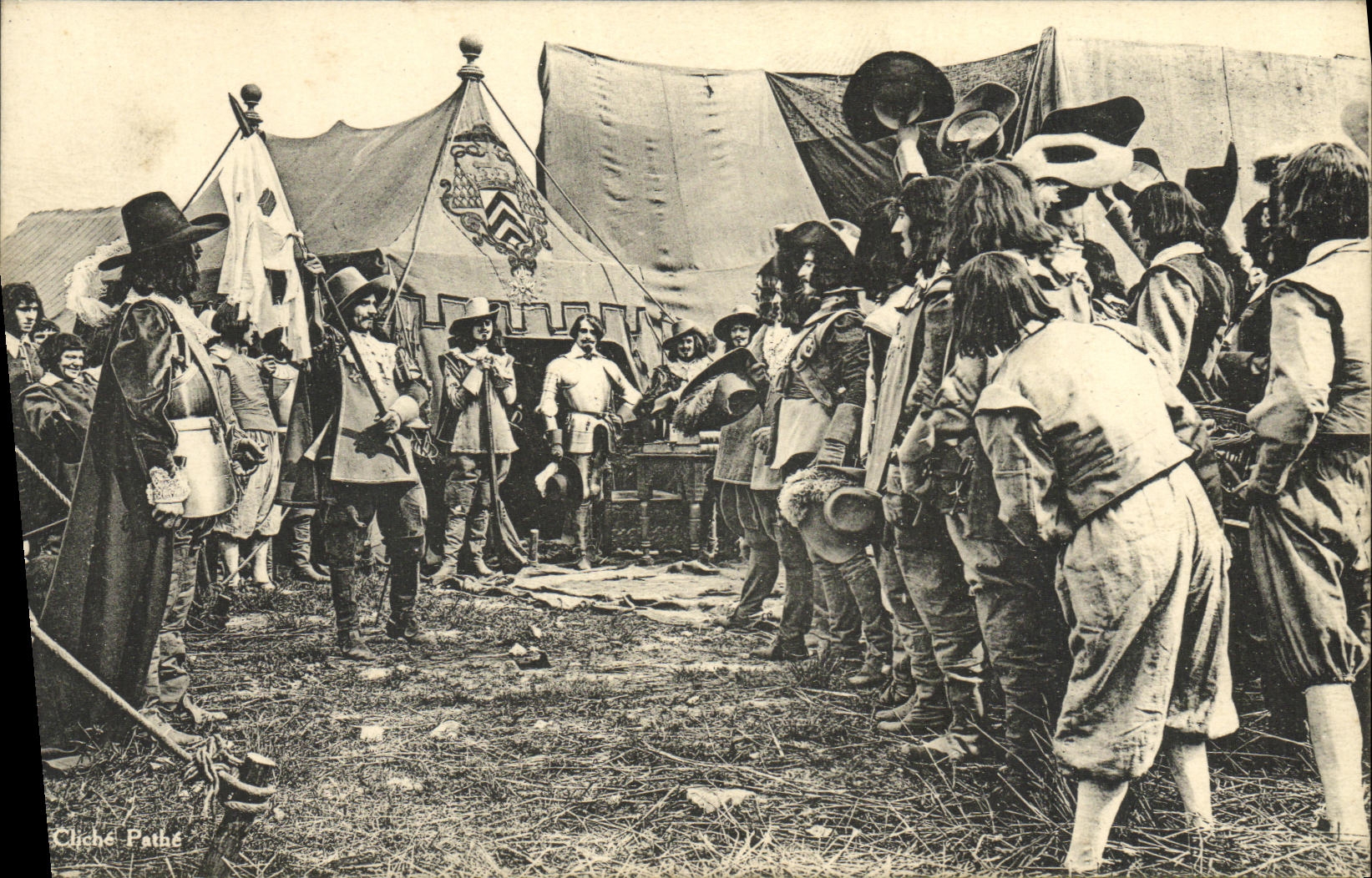 CPA Cinema Les Trois mousquetaires Alexandre Dumas