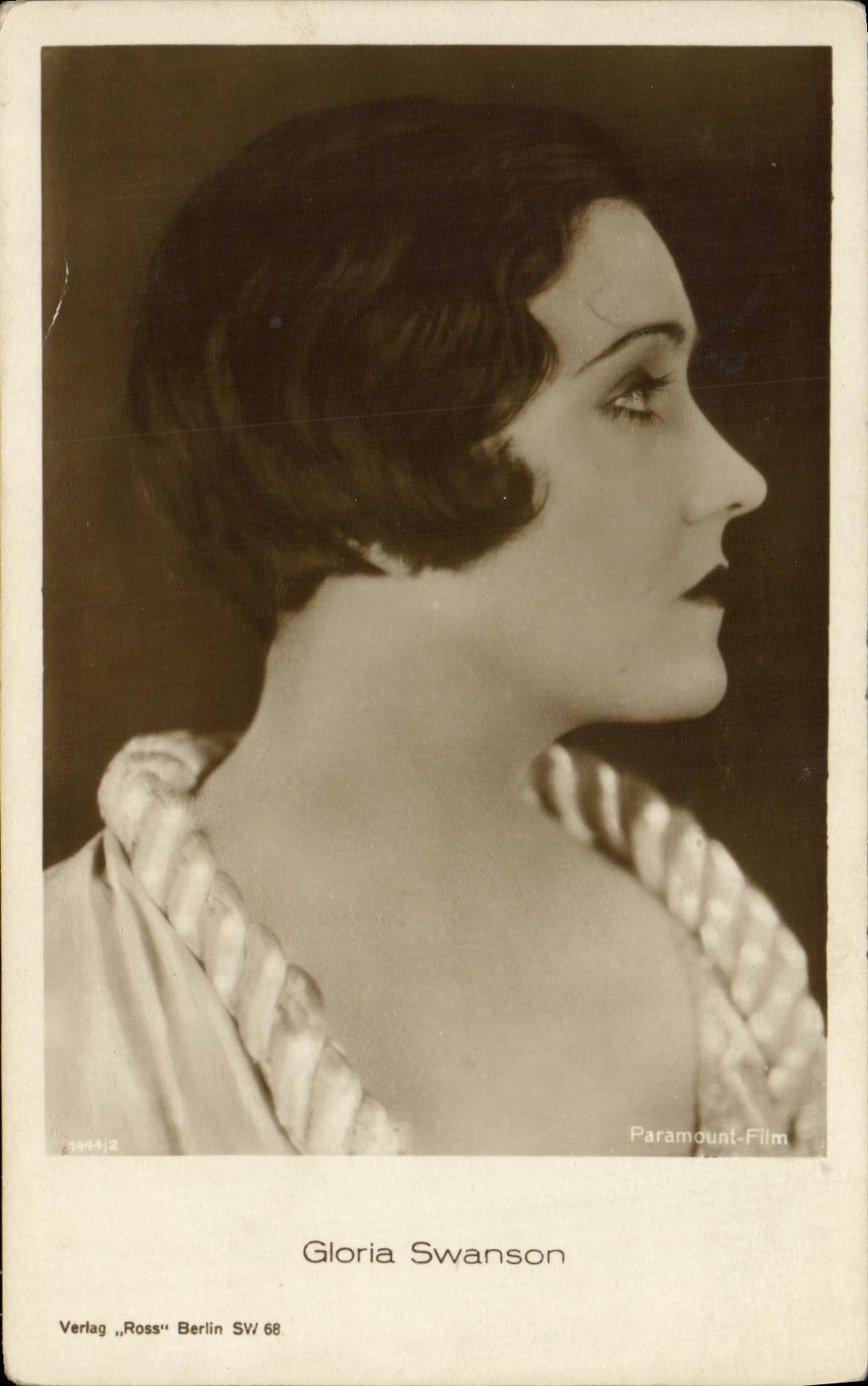 VINTAGE POSTCARD Cinema Gloria Swanson