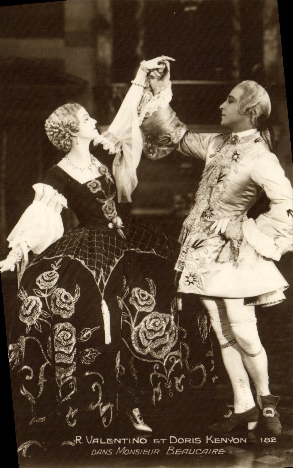 VINTAGE POSTCARD Cinema R Valentino and Doris Kenyon in Mr Beaucaire