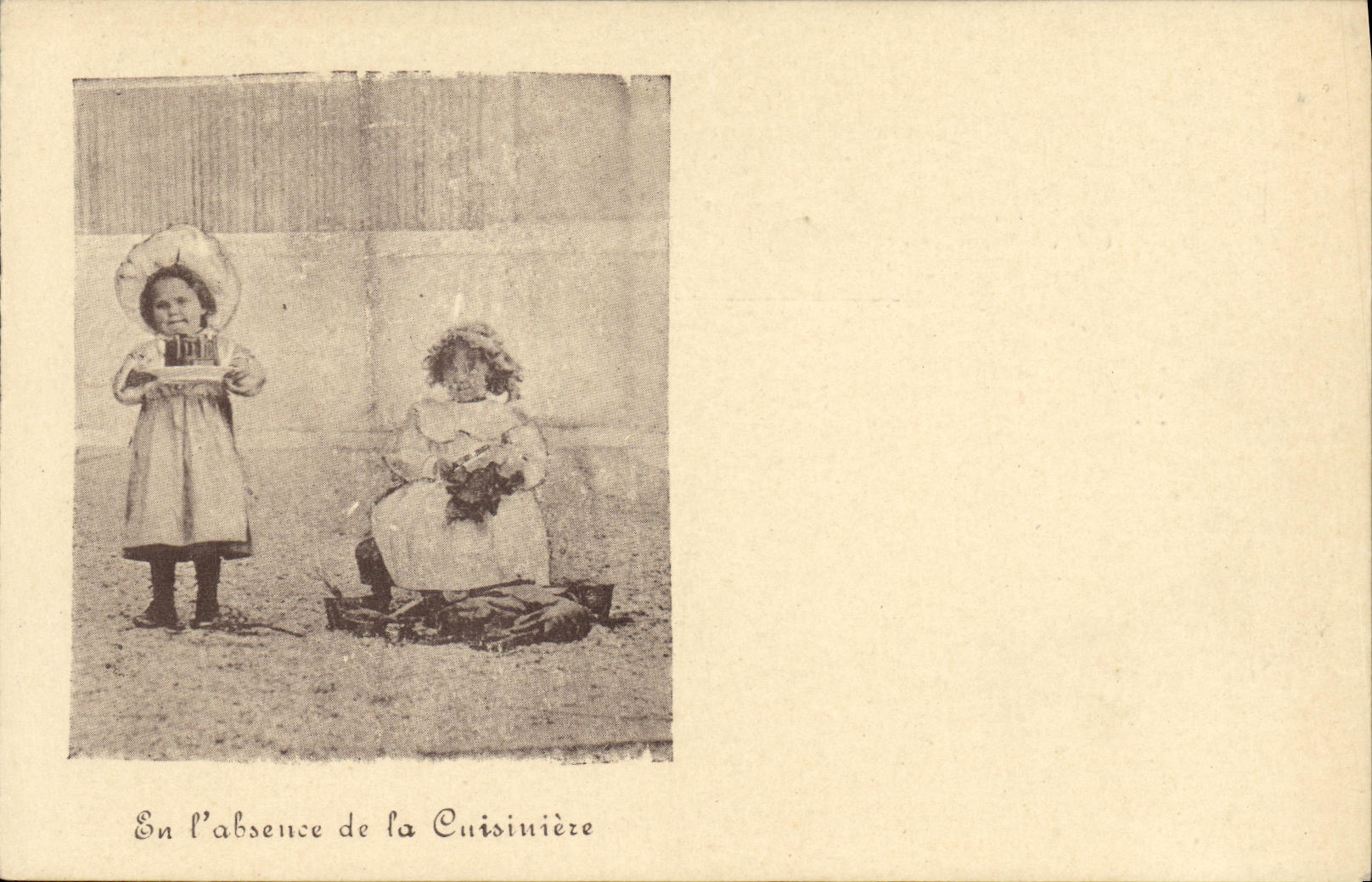 CPA Fantaisie Enfants En l absence de la cuisiniere