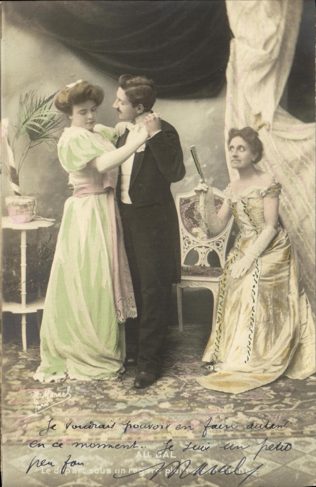 CPA Fantaisie Femmes Au bal 