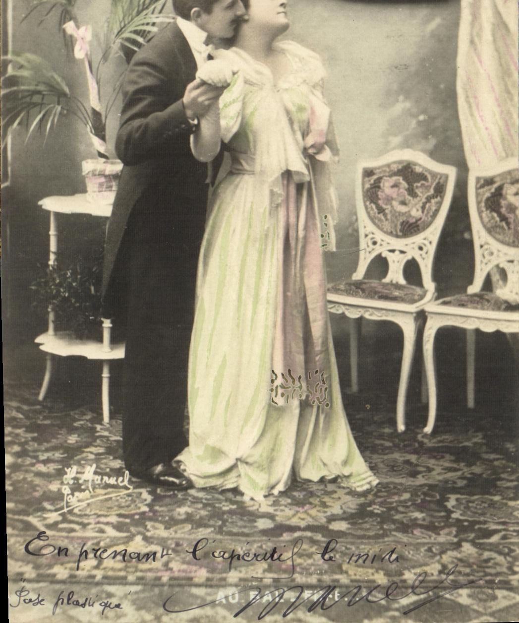 CPA Fantaisie Femme Au bal