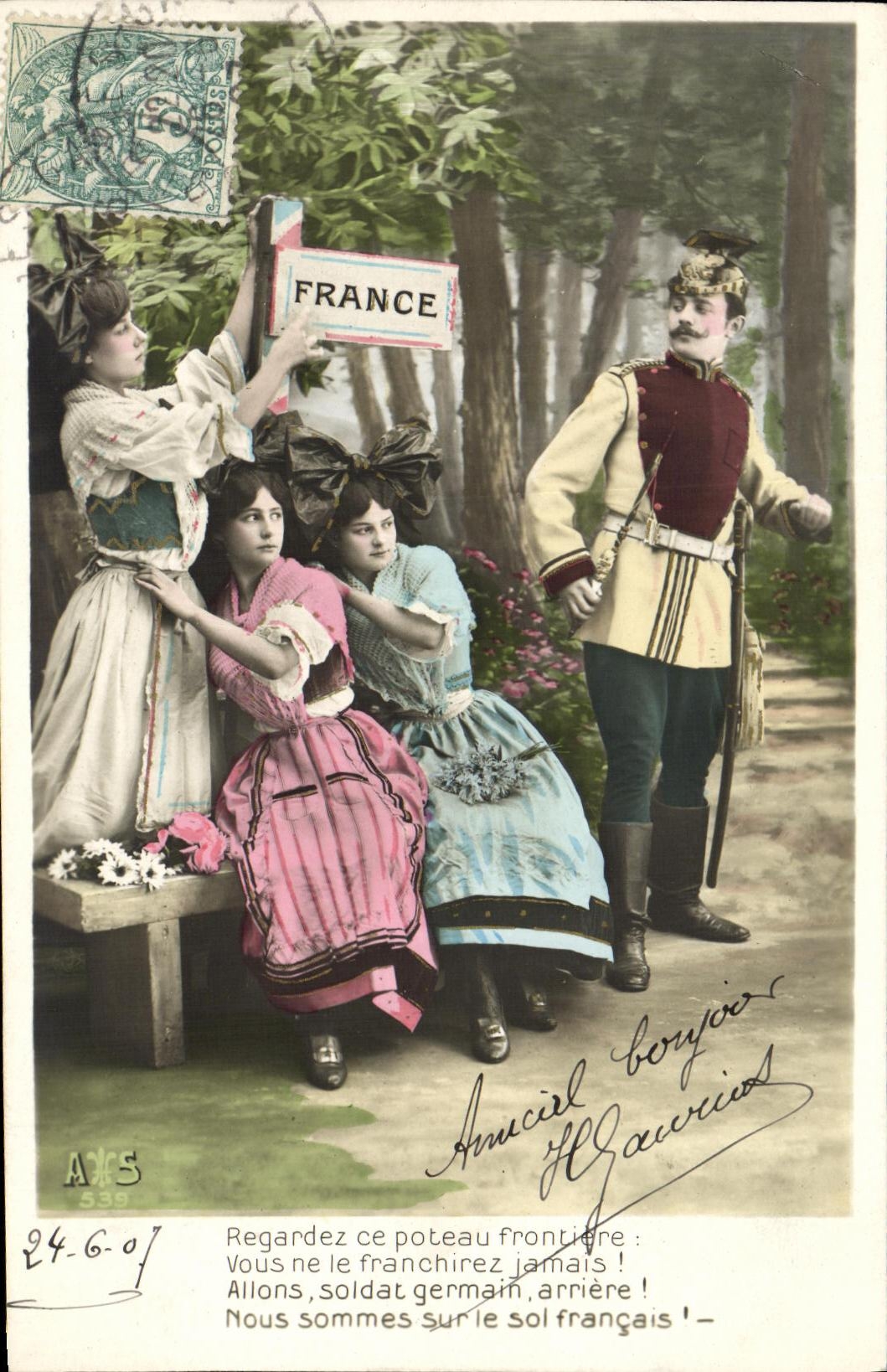 CPA Fantaisie Femmes Militaria Soldat