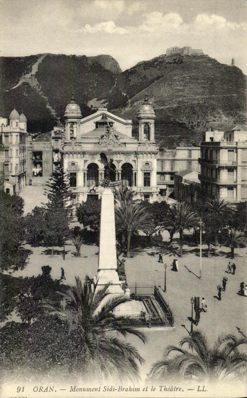 CPA Algerie Oran Monument Sidi Brahim et le theatre 