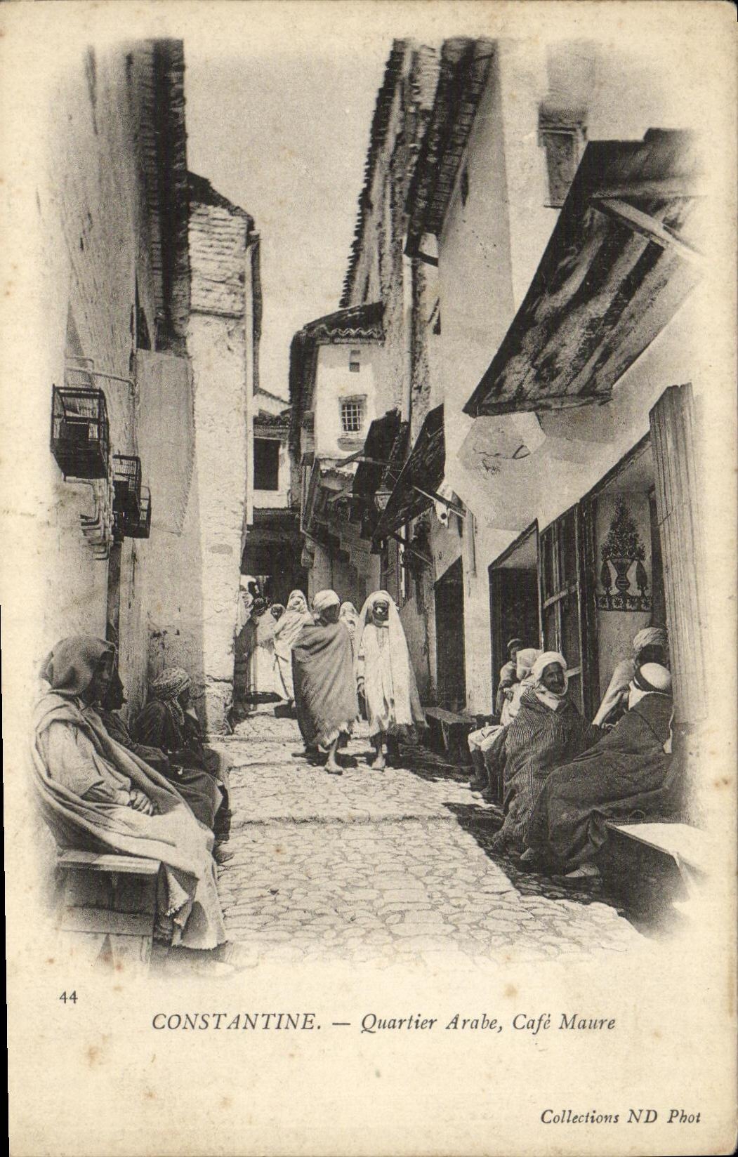 El cafe arabe del districto de Argelia Constantina de la POSTAL de la VENDIMIA amarra