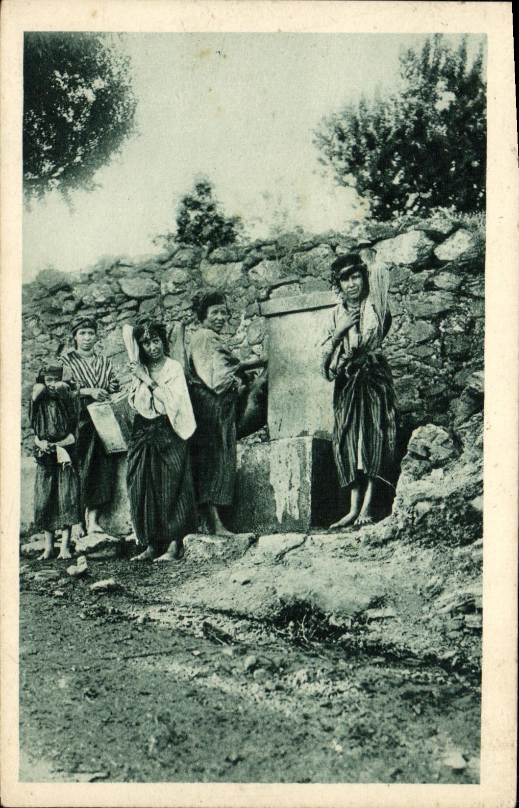 CPA Algerie Femmes kabyles a la fontaine