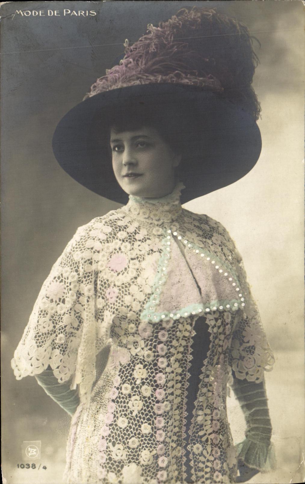 CPA Fantaisie Femme Mode de Paris