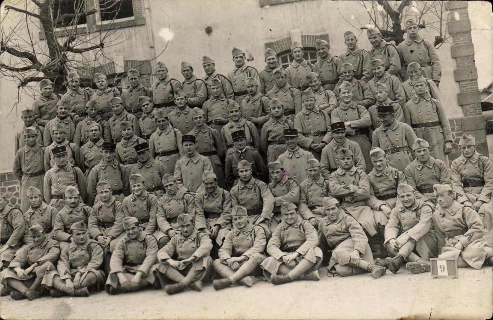 CARTE PHOTO Militaria numero 92 sur le col