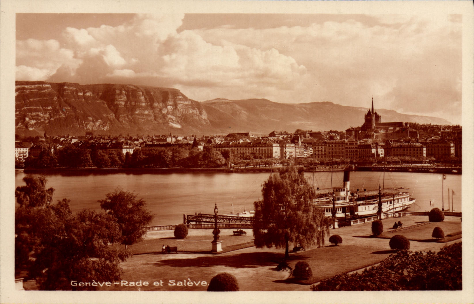 VINTAGE POSTCARD Geneva Splits and Saleve Bateau